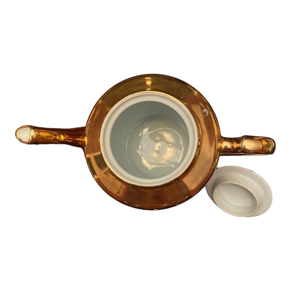 Vintage Chinese dragon and phoenix porcelain teapot trimmed in gold. - Picture 5 of 6